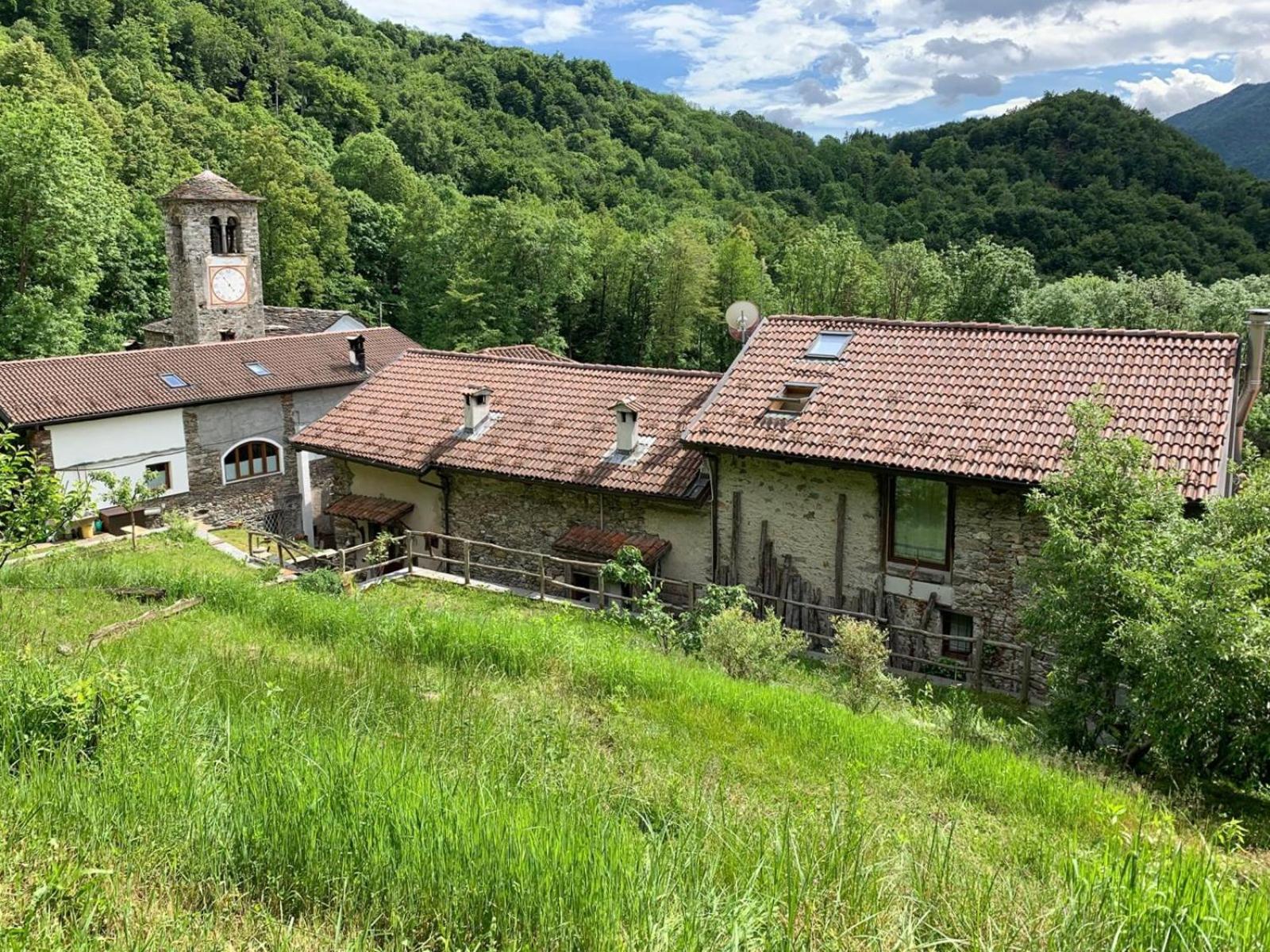 Affittacamere Montagne Verdi Varallo Exterior foto